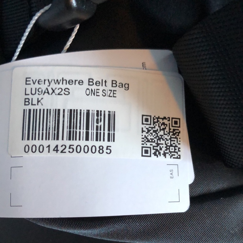 Black Lululemon Everywhere Belt Bag - Picture 5 of 5